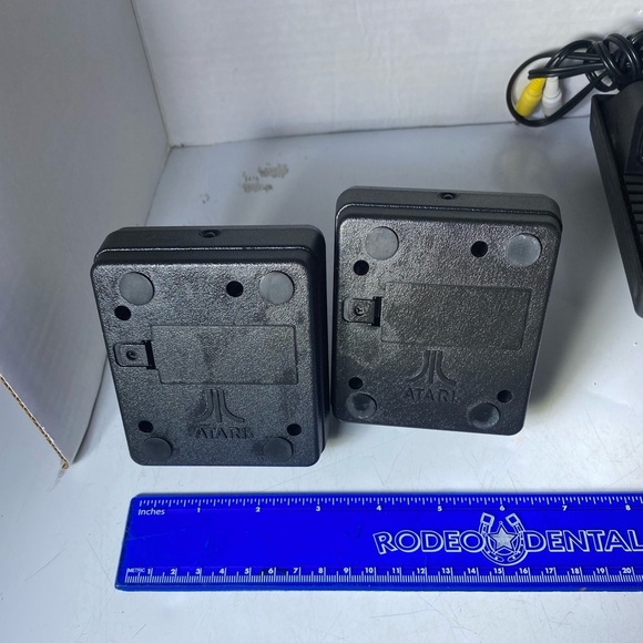 Atari Flashback 4 special edition console & 2 controllers. - Picture 14 of 14